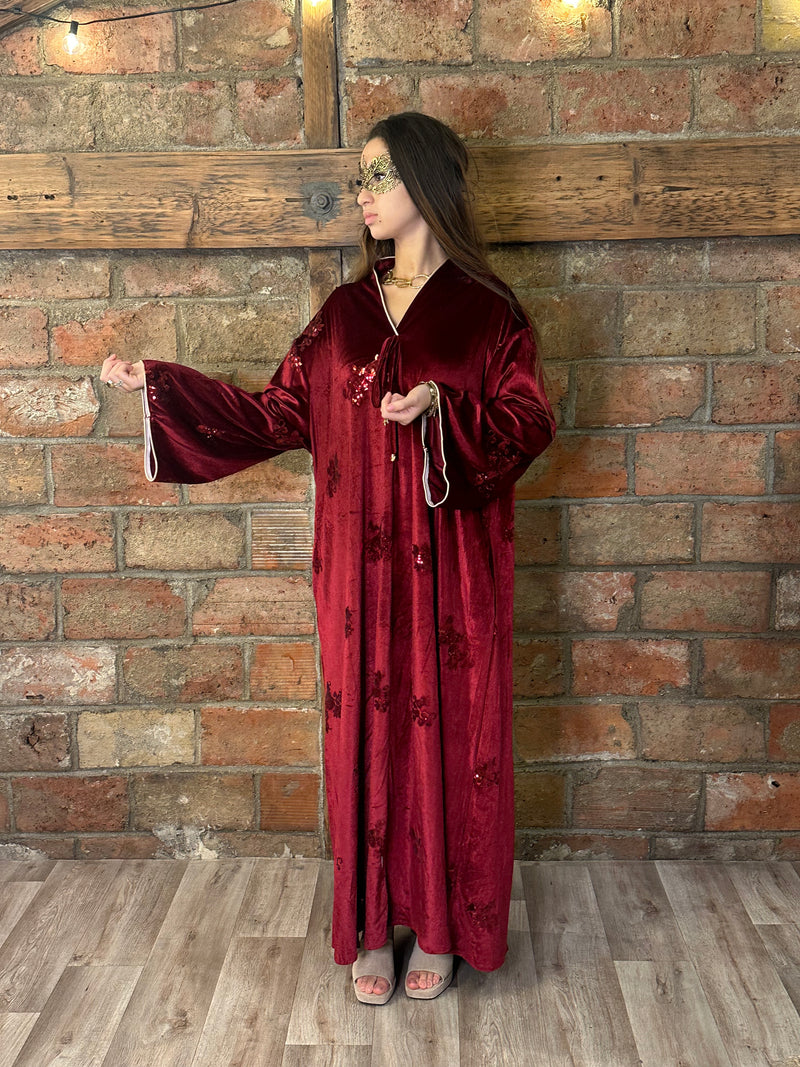 Caftan en velours brodé à paillettes