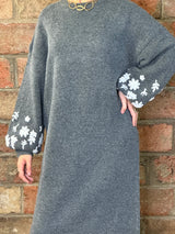 Robe pull longue à broderies