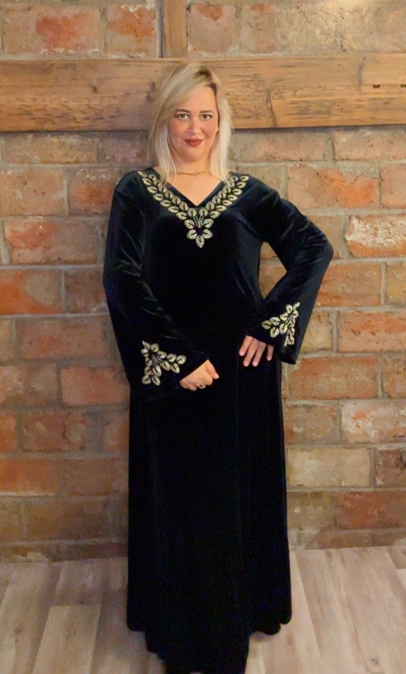 🖤 Robe Orientale en Velours Noir – Élégance Dorée