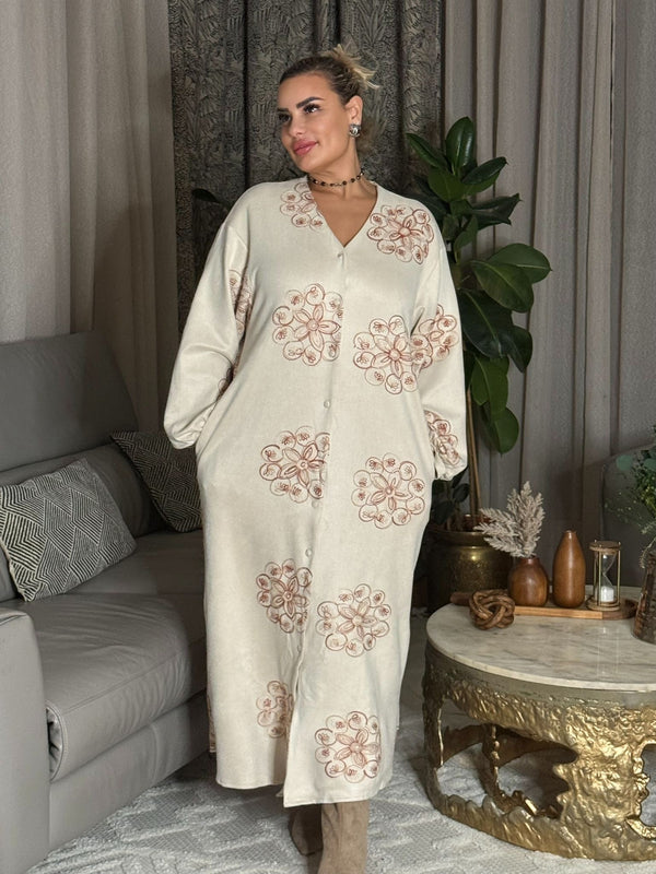 Robe en suédine brodée