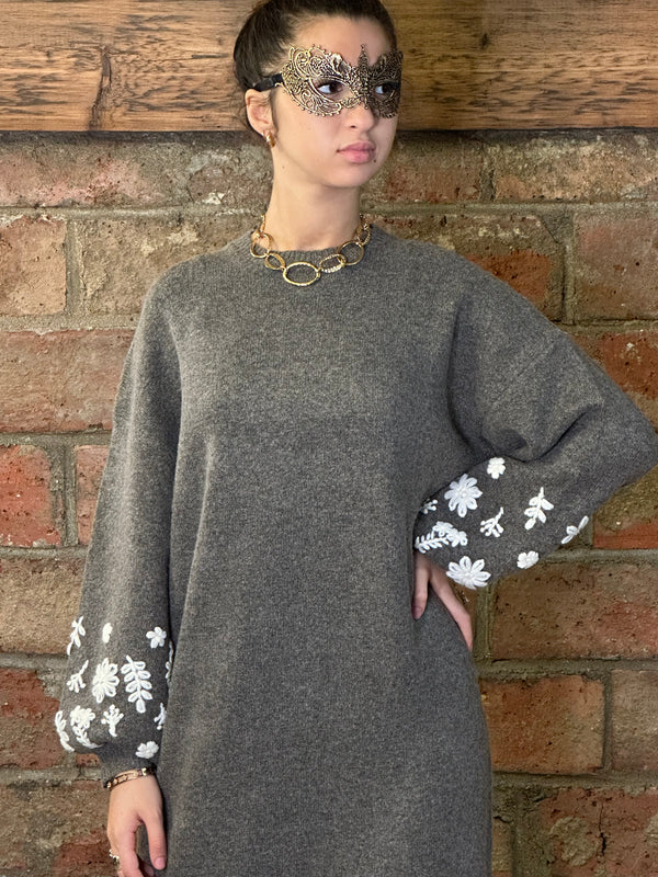 Robe pull longue à broderies