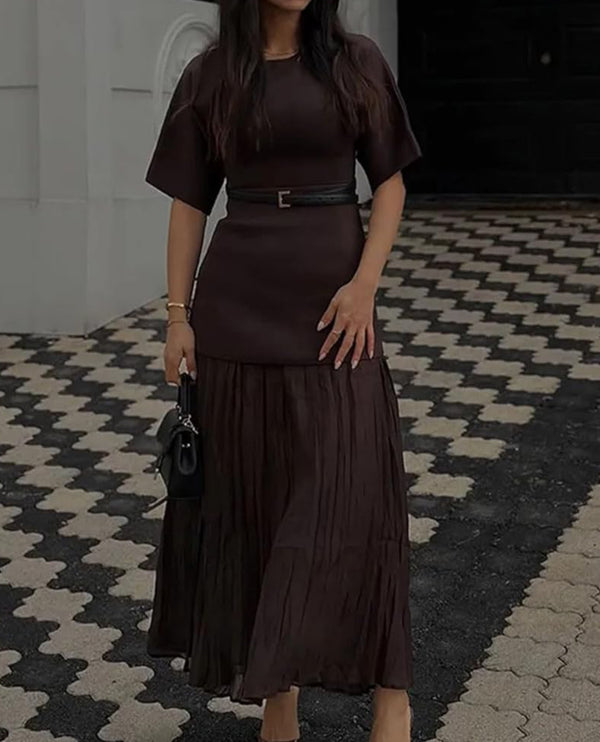 Robe longue en maille avec jupe plissée – Noir intemporel