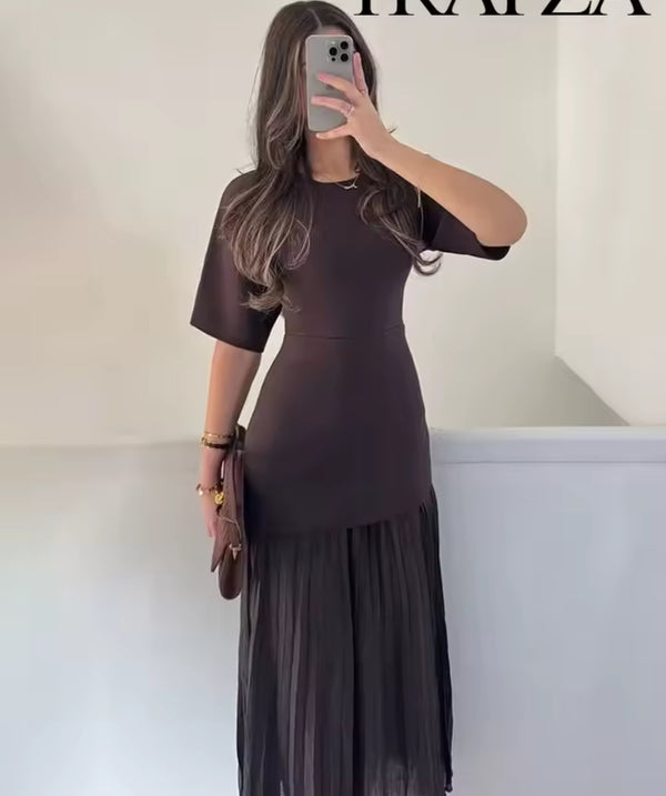 Robe longue en maille avec jupe plissée – Marron chic