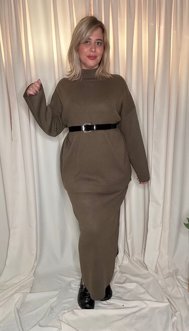 Ensemble Pull et Jupe Longue en Maille