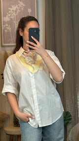 ✨ Chemise oversize + foulard – Look chic effortless