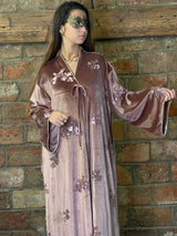 Caftan en velours brodé à paillettes