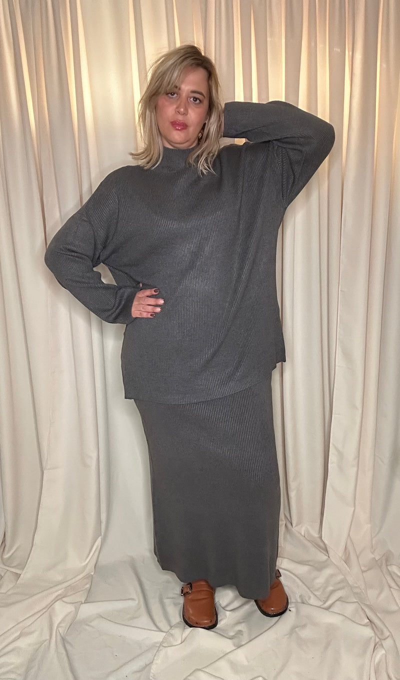 Ensemble Pull et Jupe Longue en Maille