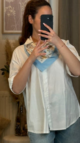 ✨ Chemise oversize + foulard – Look chic effortless