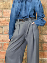 Pantalon large gris à pinces