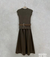 Ensemble chocolat (top en maille côtelée et jupe en similicuir avec ceinture)