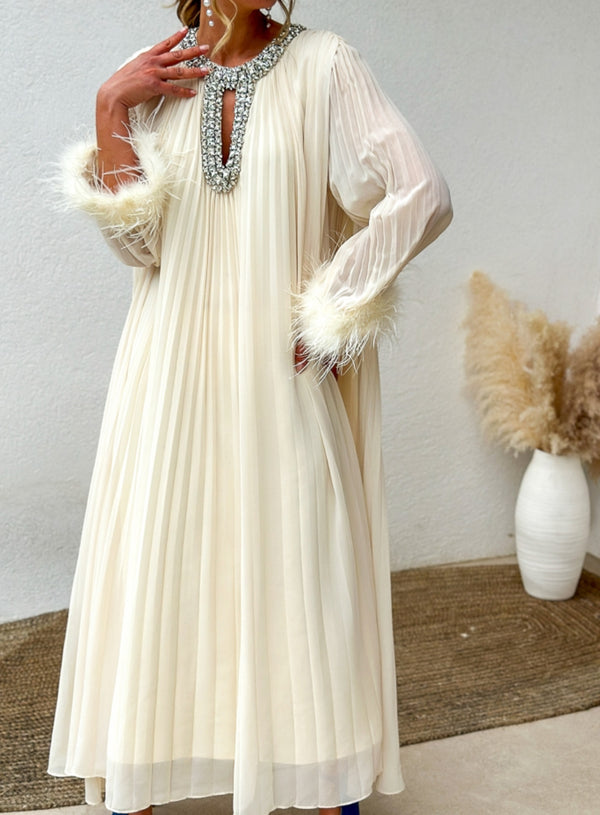 Robe crêpe plissée à plumes