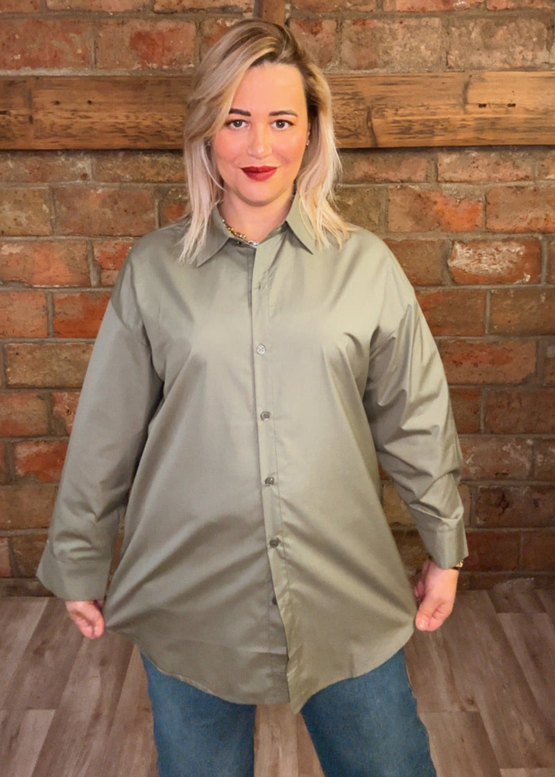 Chemise Oversize Classique – Confort & Élégance