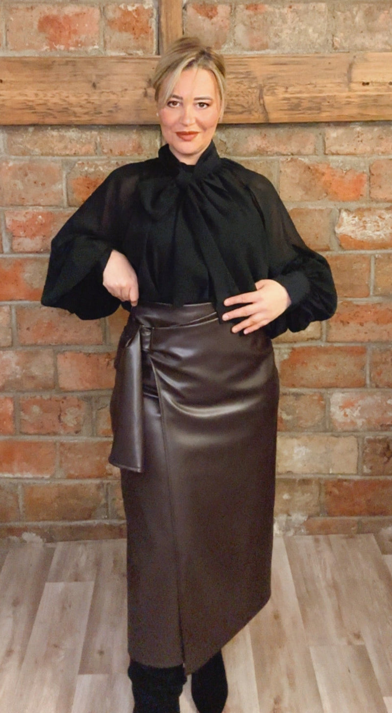 Jupe Portefeuille Simili Cuir – Chic & Moderne