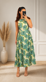 Robe longue fleurie – Élégance estivale
