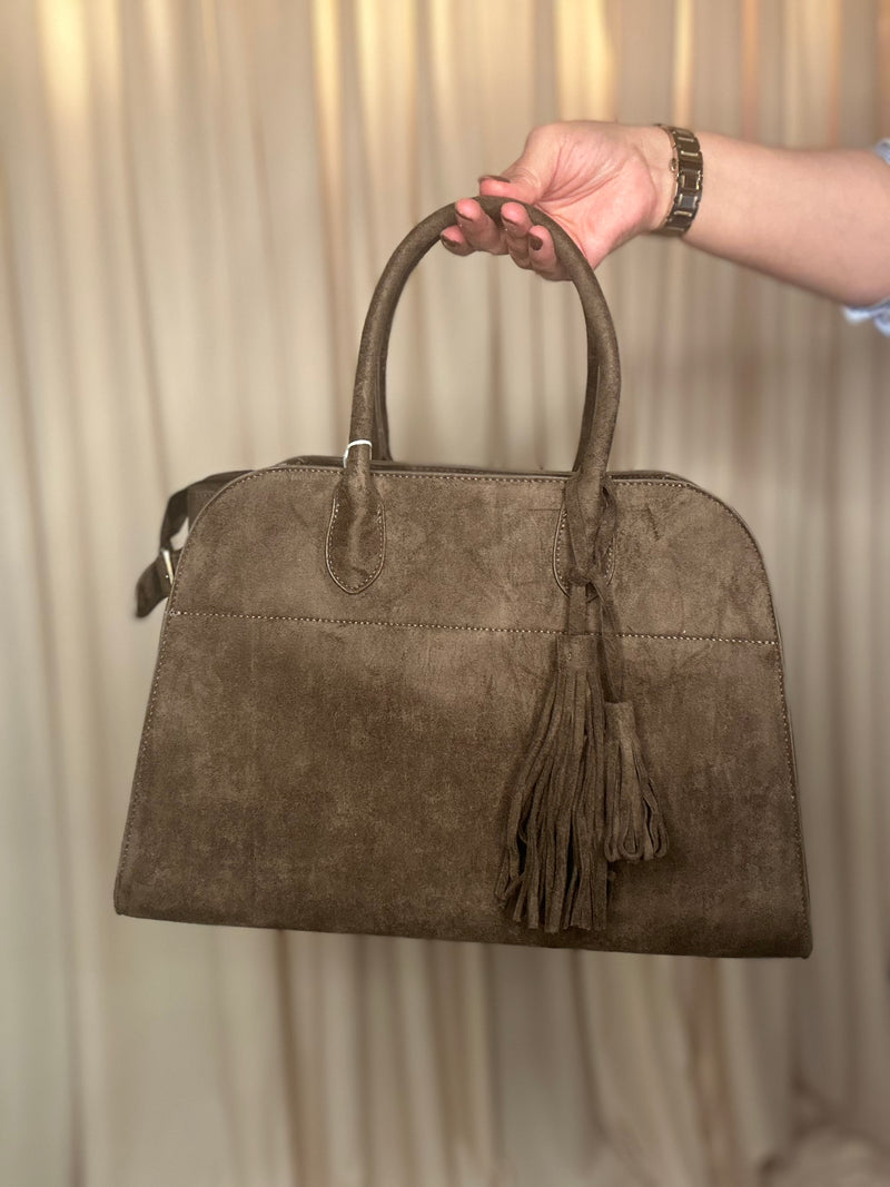Sac à main en daim avec pampilles élégantes