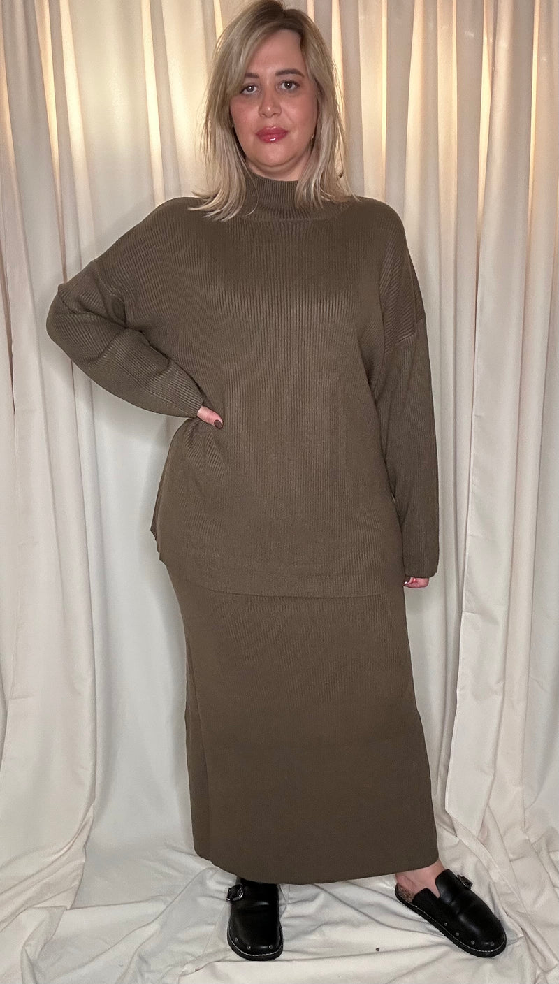 Ensemble Pull et Jupe Longue en Maille