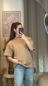 ✨ T-shirt à épaulettes – Look structuré & tendance