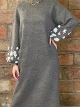 Robe pull longue à broderies