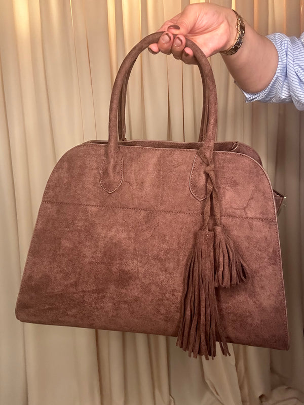 Sac à main en daim avec pampilles élégantes