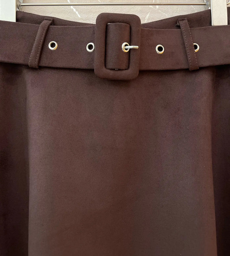 Jupe midi en suédine avec ceinture assortie