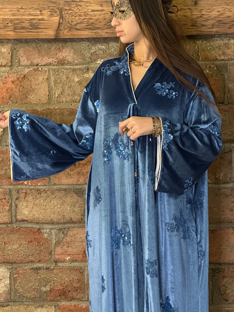 Caftan en velours brodé à paillettes