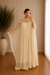 Robe Longue Fluide à Dentelle Élégante