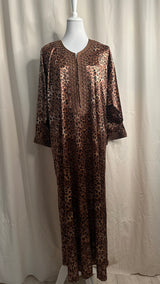 Caftan Marocain en Velours – Motif Léopard Brodé