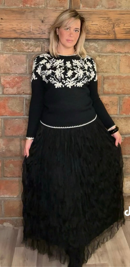 Pull brodé fleurs et sequins