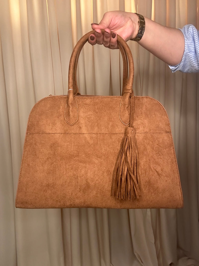 Sac à main en daim avec pampilles élégantes
