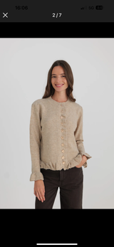 Gilet taupe à volants et boutons nacrés