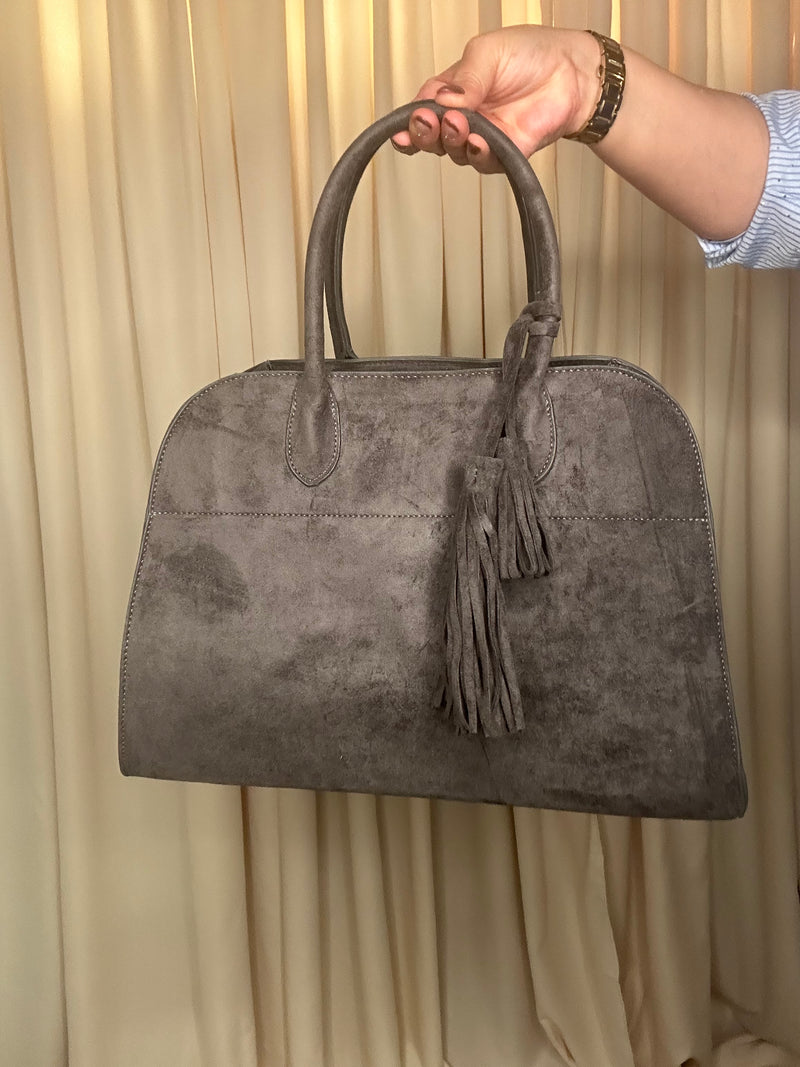 Sac à main en daim avec pampilles élégantes
