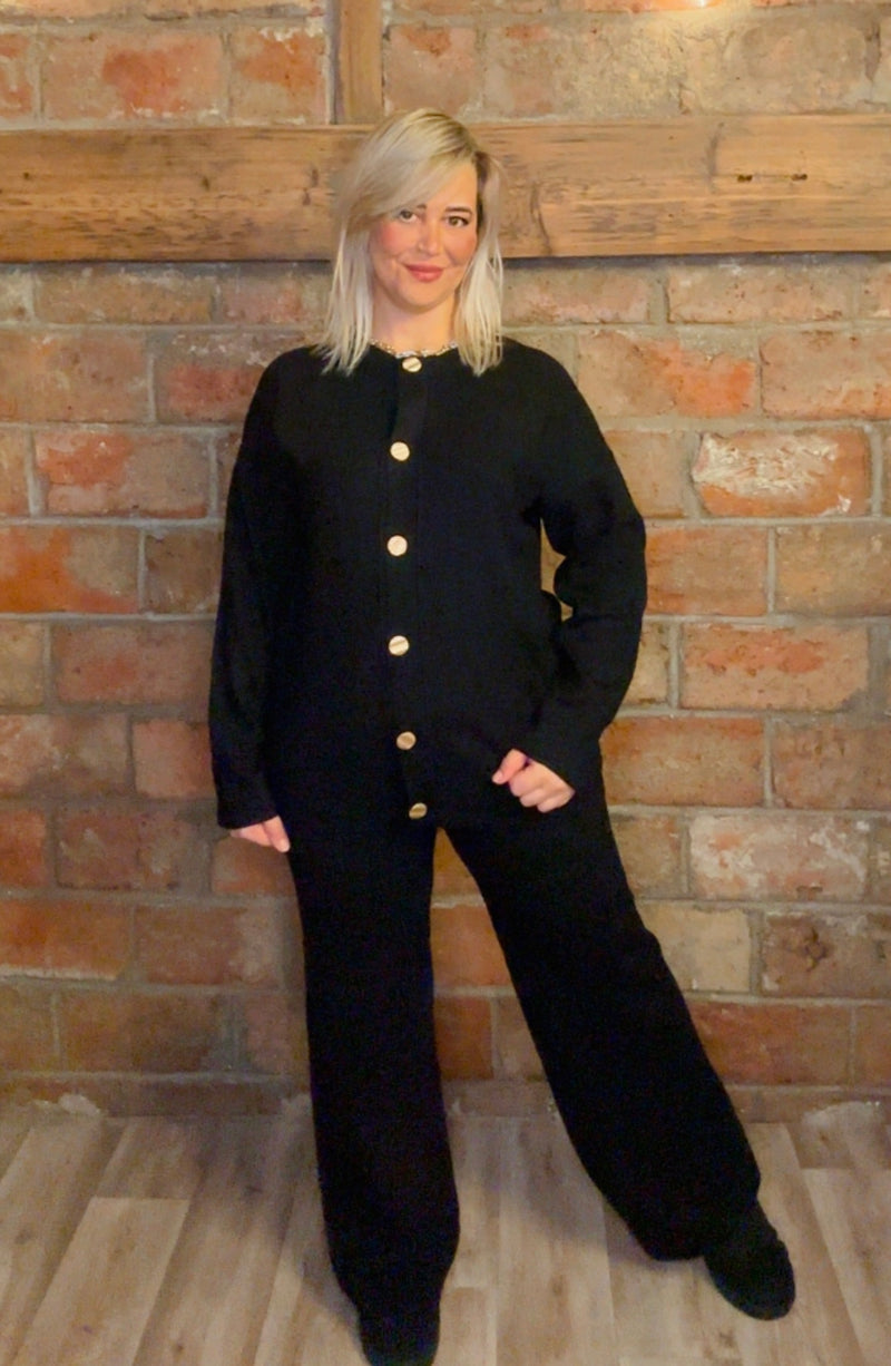 Ensemble Tricot Boutonné – Cardigan Chic & Pantalon Confort