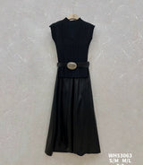 Ensemble noir (top en maille côtelée et jupe en similicuir avec ceinture)