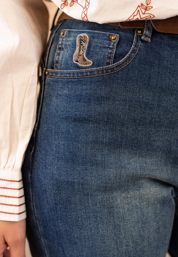 Jean droit petite botte avec broderie + ceinture