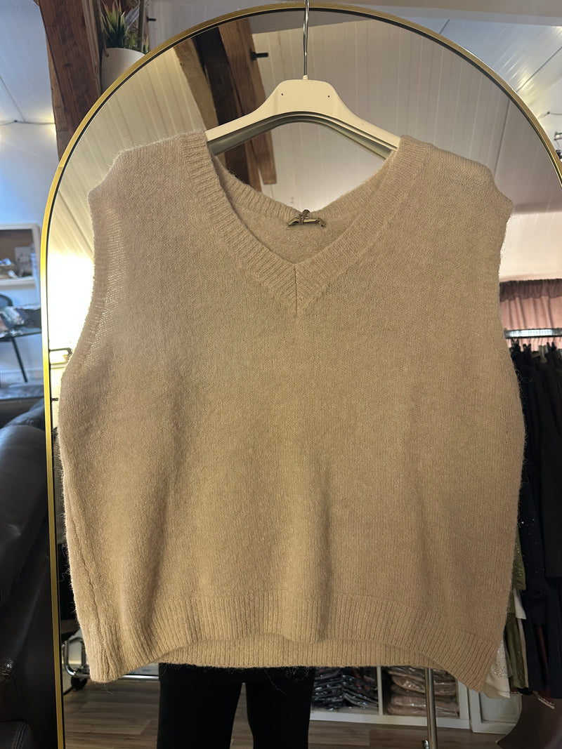 Pull sans manches col V